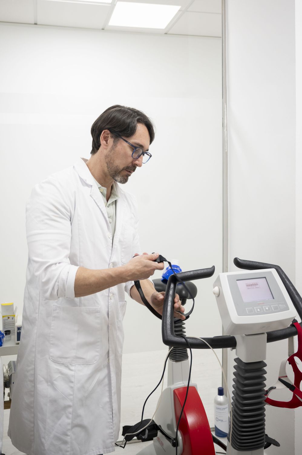 Sergio Gómez preparando la prueba de esfuerzo submáxima